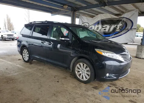 2015 Toyota Sienna Limited Premium 7-Passenger z USA, uszkodzony, nr VIN 5TDYK3DC7FS536422